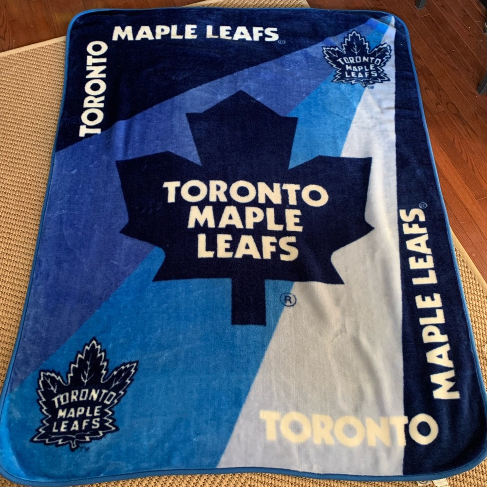 Vintage Toronto Maple Leafs Throw Blanket 🥅